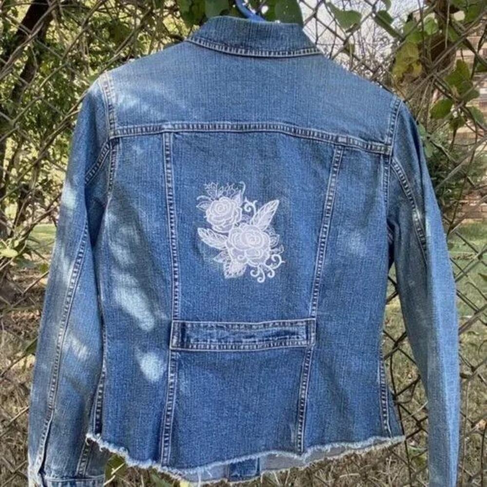 Harold's Sz M Denim Jacket Custom Embroidered Roses